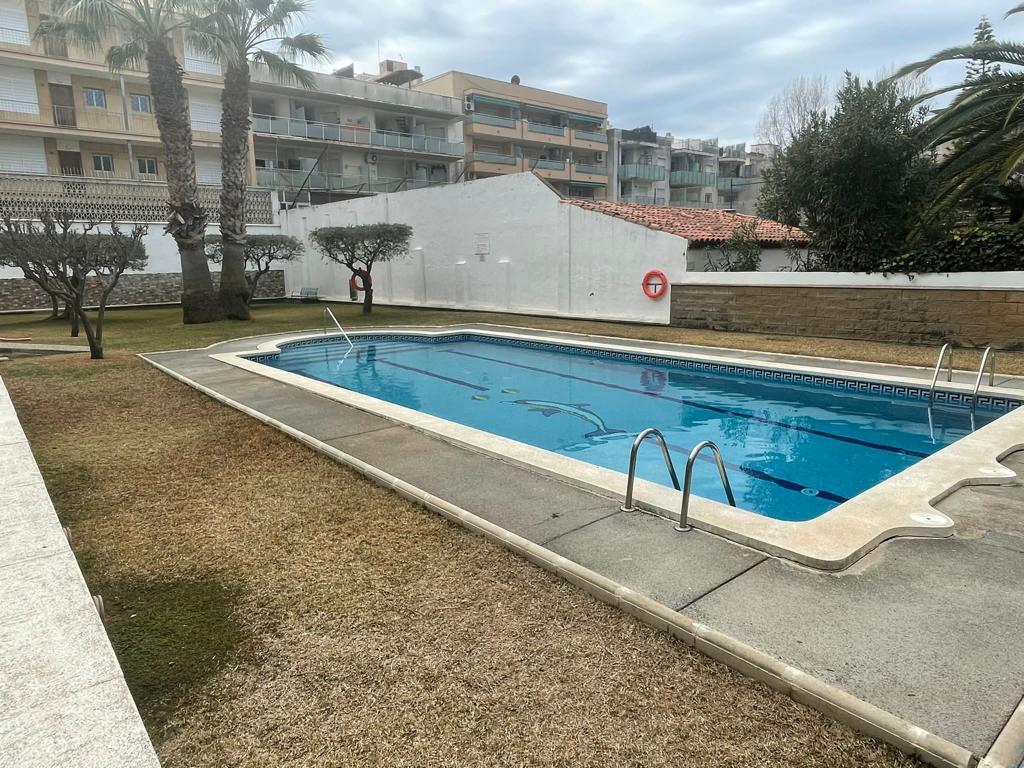 piscina, apartamento turistico calafell